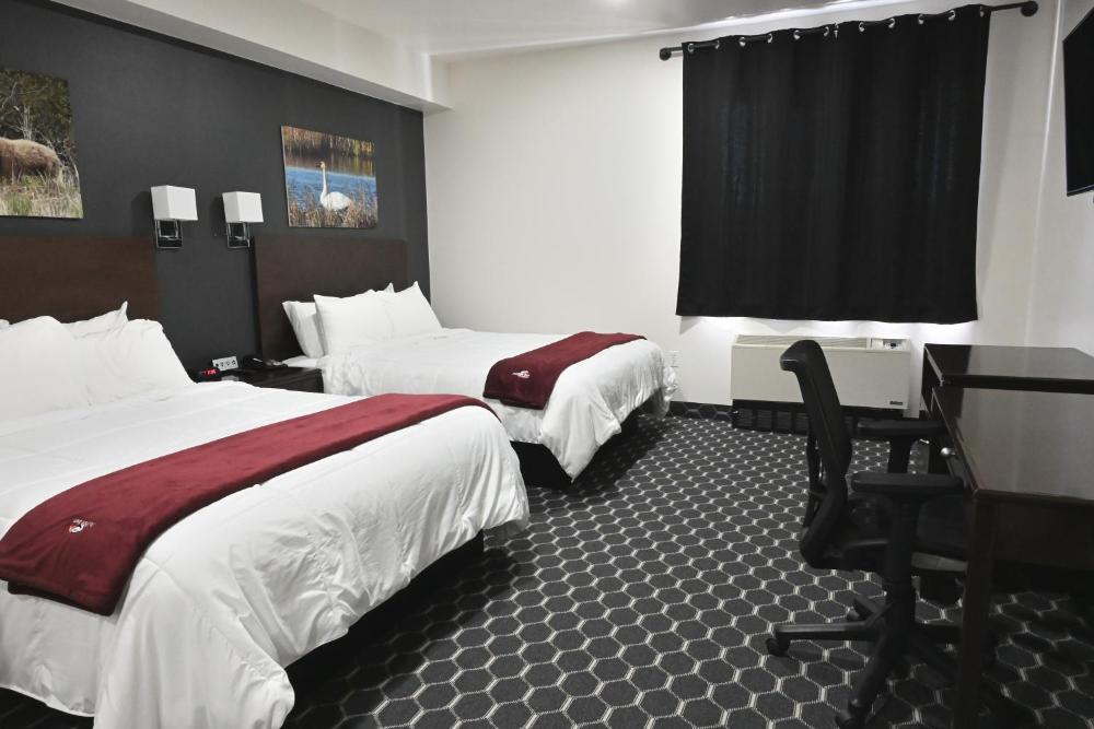 Deluxe Queen Room with Two Queen Beds interior